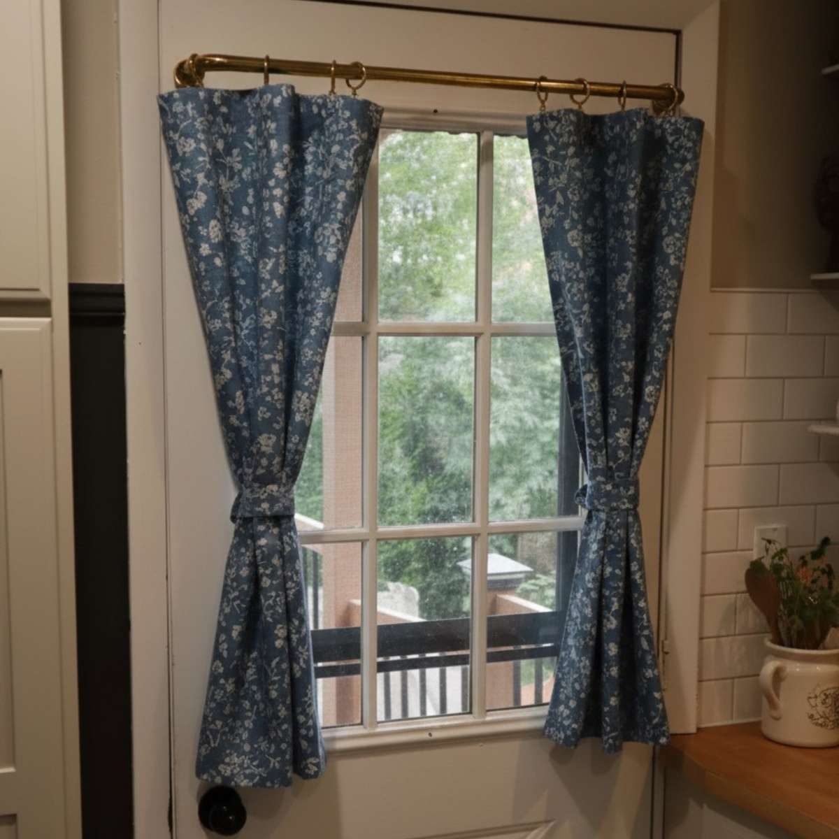Handmade brass curtain holder azulsouk