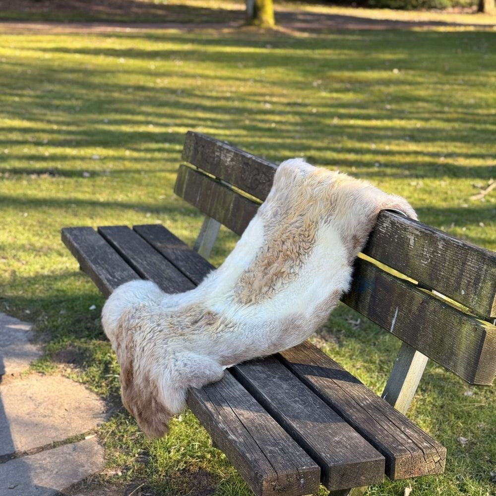 Beautiful Natural Tibetan Lambskin Fur - sheepskin rugs AzulSouk