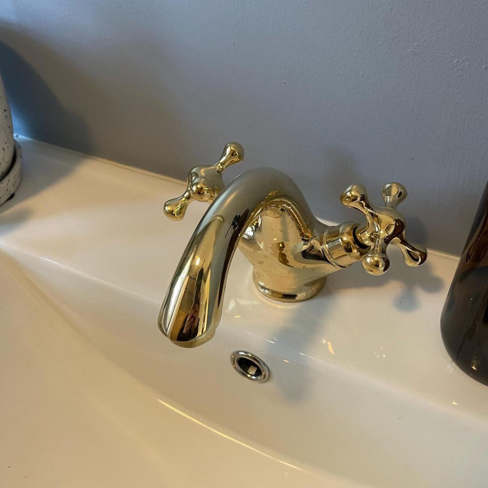 Single-hole Bathroom single hole faucet